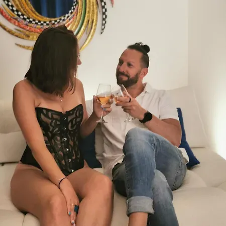 Afterclose Le11 Hotel del amor
